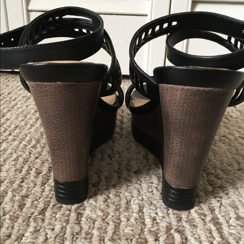 Shoes - Picture 3 of 4